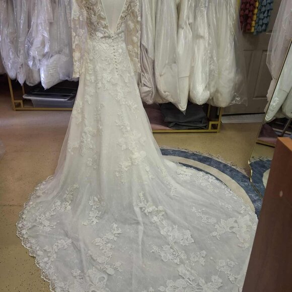 Pronovias "Electra" Bridal Gown (Unaltered) - Picture 6 of 9